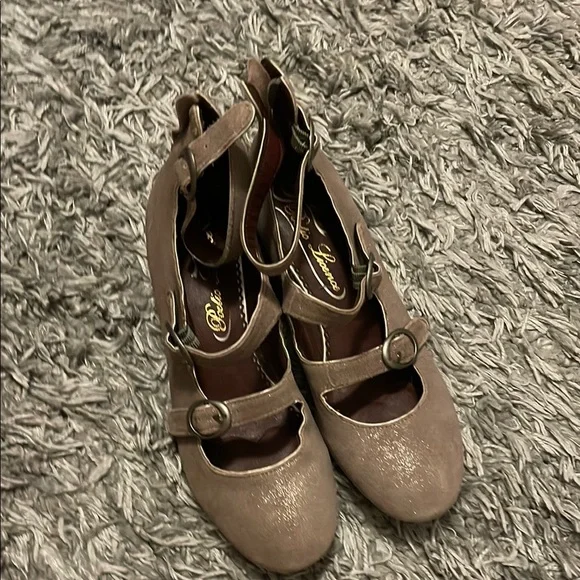 Poetic License Tan Flats with Classic Design - Picture 5 of 7